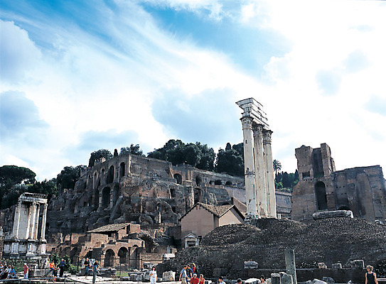 포토 JPG 주간 해외풍경 해외 건축물 건축 유럽 여행 유적 유럽풍경 해외건축 서양건축 유적지 고대문명 사람 풍경 여러명 야외 건물 관광지 여행객 이탈리아 손상 문화재 도시 로마 폐허 고대도시 옛터 국내포토 자연요소 전통 나라 다수 컨셉 고건축 파일형식