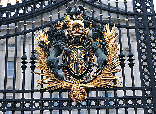 포토 JPG 주간 동물 해외풍경 해외 문양 건축물 유럽 상징 무늬 유럽풍경 해외건축 서양건축 유럽건축 출입구 영국 사람없음 야외 건물 문 궁전 말_동물 사자 심볼 동물문양 철문 국내포토 자연요소 건축 나라 고건축 포유류 풍경 파일형식