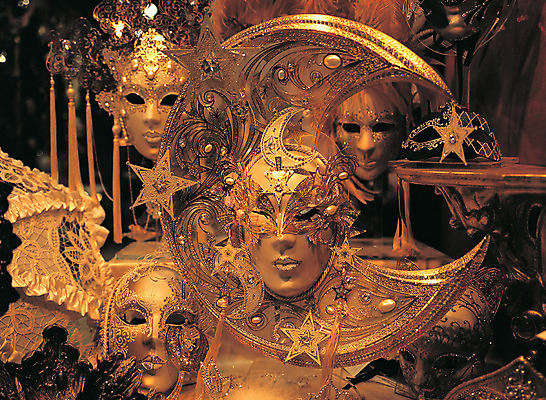 포토 JPG 해외풍경 해외 유럽 컬러 유럽풍경 가면 이벤트 사람없음 축제 여러개 이탈리아 전시 금색 황금 오브젝트 이벤트용품 탈 가면무도회 무도회 국내포토 나라 다수 풍경 파일형식