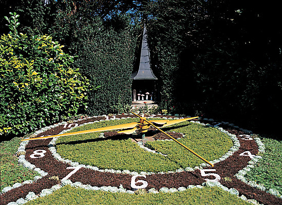 포토 JPG 주간 나무 식물 해외풍경 해외 건축물 공원 유럽 시계 유럽풍경 자연 풍경 사람없음 야외 숫자 정원 시간 시곗바늘 스위스 조경 분침 시침 초침 국내포토 자연요소 문자 공공시설 건축 나라 생태계 파일형식