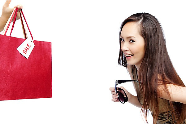 포토 JPG 스튜디오촬영 서양인 외국인 해외기획촬영 해외 우먼라이프 라이프스타일 손 여자 2011년태국 포즈 가방 모션 실내 한명 서기 미소 웃음 들기 사람 상반신 20대 성인 라이프 신체부위 쇼핑 선글라스 쇼핑백 세일 청년만 성인한명만 성인만 국내포토 1 잡화 안경 표정 인종 청년 내부 생활 파일형식