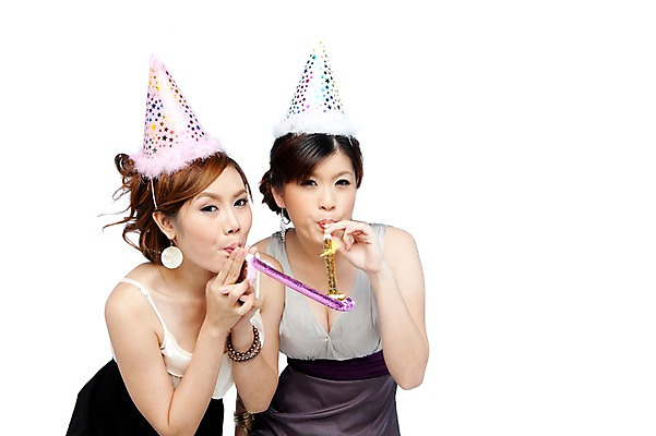 포토 JPG 스튜디오촬영 서양인 외국인 해외기획촬영 해외 우먼라이프 라이프스타일 여자 2011년태국 기념일 포즈 모션 실내 서기 미소 웃음 들기 사람 이벤트 상반신 20대 성인 두명 라이프 파티 고깔모자 생일파티 생일 우아함 즐거움 이벤트용품 파티용품 코끼리피리 여자만 성인여자만 청년만 청년여자만 성인만 국내포토 모자_잡화 감정 컨셉 표정 인종 청년 내부 생활 오브젝트 파일형식