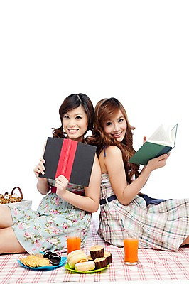 포토 JPG 스튜디오촬영 서양인 외국인 해외기획촬영 해외 우먼라이프 라이프스타일 접시 여자 2011년태국 여유 음료 음식 포즈 모션 휴식 디저트 잔 함께함 실내 미소 웃음 들기 사람 앉기 상반신 20대 성인 두명 라이프 책 컵 독서 소풍 쿠키 과자 주스 펼침 도넛 즐거움 머핀 두권 여자만 성인여자만 청년만 청년여자만 성인만 국내포토 식기 감정 빵 컨셉 2 표정 인종 청년 내부 생활 야외활동 파일형식