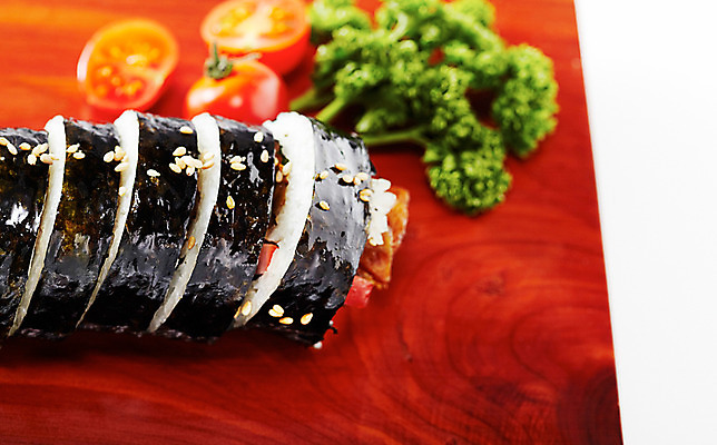 포토 JPG 스튜디오촬영 한국문화 한식 음식 채소 방울토마토 실내 사람없음 브로콜리 분식 김밥 국내포토 동양문화 토마토 한국 내부 파일형식