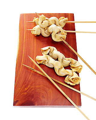 포토 JPG 스튜디오촬영 한국문화 한식 음식 디저트 도마 실내 사람없음 어묵 분식 어묵꼬치 국내포토 동양문화 주방용품 한국 내부 꼬치 파일형식