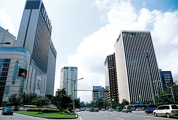 포토 JPG 주간 건축물 현대건축 아시아 도로 길 교통 자동차 거리 서울 한국 거리풍경 풍경 빌딩 사람없음 야외 건물 도시풍경 고층빌딩 차도 도시 도심 을지로 중구 국내포토 자연요소 건축 나라 육상교통 교통시설 파일형식