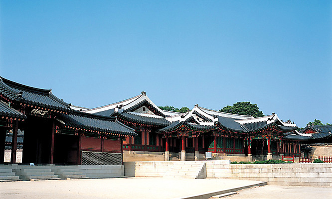 포토 JPG 주간 한국문화 한국전통 전통 건축물 전통문화 문화 고건축 유적 유적지 한옥 서울 한국 기와 기와집 풍경 사람없음 야외 건물 동양건축 궁전 세계문화유산 문화재 수도 창덕궁 선정문 선정전 수도_도성 국내포토 자연요소 동양문화 건축 아시아 파일형식 동양