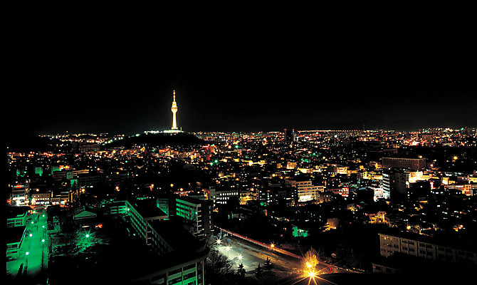 포토 JPG 건축물 아시아 야경 조명 한국 파노라마 사람없음 야외 건물 빛 도시풍경 탑 어둠 시골 도시 도심 저녁 대구 대구타워 대구시 국내포토 건축 나라 촬영기법 어류 풍경 타워 야간 대구_경상북도 파일형식 풍경_경치