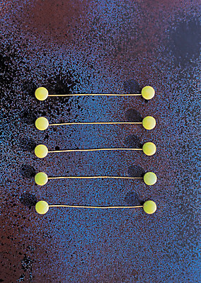 포토 JPG 주간 디자인 컬러 백그라운드 그림자 사람없음 야외 금속 나사 끈 페인트칠 연결 부식 철판 스프레이 철끈 국내포토 자연요소 페인팅 재질 공구 파일형식