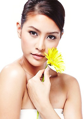 포토 JPG 스튜디오촬영 외국인 식물 해외기획촬영 우먼라이프 라이프스타일 웰빙 여자 꽃 2010년태국 포즈 한송이 모션 실내 한명 들기 사람 동양인 상반신 20대 성인 라이프 뷰티 노란색 매끈함 순수 거베라 청순 의료성형뷰티 여자만 여자한명만 성인여자만 청년만 청년여자만 성인한명만 청년여자한명만 성인여자한명만 성인만 국내포토 1 컬러 컨셉 인종 청년 내부 생활 감각 송이 파일형식