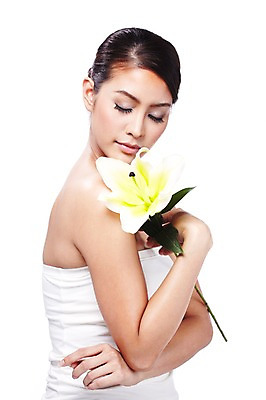 포토 JPG 스튜디오촬영 외국인 식물 해외기획촬영 우먼라이프 라이프스타일 웰빙 여자 꽃 2010년태국 포즈 한송이 모션 실내 한명 들기 사람 동양인 상반신 20대 성인 라이프 뷰티 눈감음 흰색 매끈함 백합 순수 청순 의료성형뷰티 여자만 여자한명만 성인여자만 청년만 청년여자만 성인한명만 청년여자한명만 성인여자한명만 성인만 국내포토 1 컬러 컨셉 인종 청년 내부 생활 감각 송이 파일형식