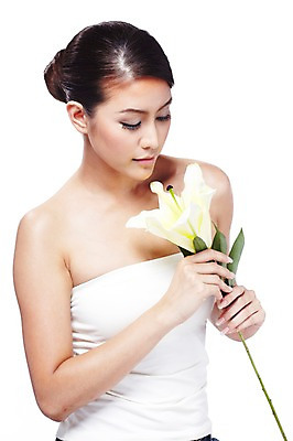 포토 JPG 스튜디오촬영 외국인 식물 해외기획촬영 우먼라이프 라이프스타일 웰빙 응시 여자 꽃 2010년태국 포즈 한송이 모션 실내 한명 들기 사람 동양인 상반신 20대 성인 라이프 뷰티 흰색 매끈함 백합 순수 청순 의료성형뷰티 여자만 여자한명만 성인여자만 청년만 청년여자만 성인한명만 청년여자한명만 성인여자한명만 성인만 국내포토 1 시선 컬러 컨셉 인종 청년 내부 생활 감각 송이 파일형식