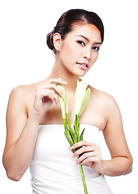 포토 JPG 스튜디오촬영 외국인 식물 해외기획촬영 우먼라이프 라이프스타일 웰빙 여자 꽃 2010년태국 포즈 모션 실내 한명 들기 사람 동양인 상반신 20대 성인 라이프 뷰티 흰색 매끈함 백합 순수 청순 의료성형뷰티 여자만 여자한명만 성인여자만 청년만 청년여자만 성인한명만 청년여자한명만 성인여자한명만 성인만 국내포토 1 컬러 컨셉 인종 청년 내부 생활 감각 파일형식
