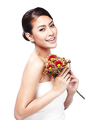 포토 JPG 스튜디오촬영 외국인 식물 해외기획촬영 우먼라이프 라이프스타일 웰빙 여자 꽃 2010년태국 포즈 모션 실내 한명 미소 웃음 들기 사람 동양인 상반신 20대 성인 라이프 뷰티 매끈함 자주색 순수 소국 청순 의료성형뷰티 여자만 여자한명만 성인여자만 청년만 청년여자만 성인한명만 청년여자한명만 성인여자한명만 성인만 국내포토 1 컬러 컨셉 표정 인종 청년 내부 생활 감각 파일형식