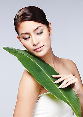 포토 JPG 스튜디오촬영 외국인 식물 해외기획촬영 우먼라이프 라이프스타일 웰빙 여자 2010년태국 포즈 잎 모션 실내 한명 들기 사람 동양인 상반신 20대 성인 라이프 뷰티 눈감음 매끈함 순수 청순 의료성형뷰티 여자만 여자한명만 성인여자만 청년만 청년여자만 성인한명만 청년여자한명만 성인여자한명만 성인만 국내포토 1 컨셉 인종 청년 내부 생활 감각 파일형식