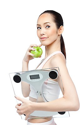 포토 JPG 스튜디오촬영 서양인 외국인 해외기획촬영 우먼라이프 라이프스타일 웰빙 여자 2011년태국 음식 포즈 몸매관리 다이어트 과일 실내 건강 한명 서기 웃음 들기 사람 상반신 20대 성인 라이프 운동복 뷰티 사과 몸무게 몸매 체중계 의료성형뷰티 여자만 여자한명만 성인여자만 청년만 청년여자만 성인한명만 청년여자한명만 성인여자한명만 성인만 국내포토 1 옷 모션 표정 인종 청년 내부 생활 파일형식