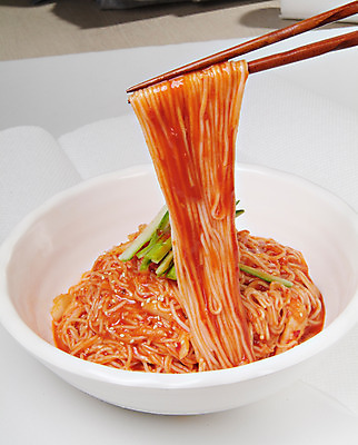 포토 JPG 스튜디오촬영 한국문화 그릇 한식 음식 젓가락 오이 실내 요리 사람없음 면류 면 국수 비빔국수 국내포토 동양문화 식기 채소 한국 수저 내부 파일형식