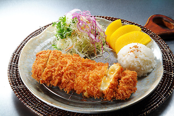 포토 JPG 스튜디오촬영 그릇 접시 음식 밥 실내 요리 사람없음 샐러드 튀김 돈가스 받침대 단무지 고구마치즈돈까스 국내포토 식기 내부 커틀릿 파일형식