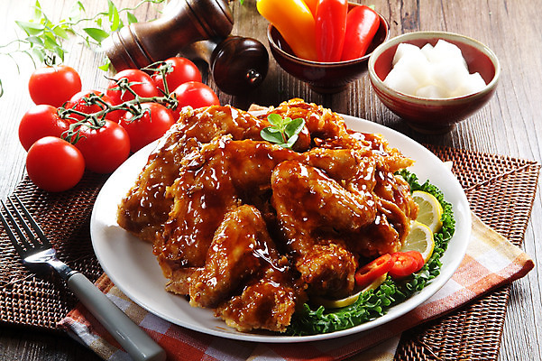 포토 JPG 스튜디오촬영 그릇 접시 음식 포크 잎 토마토 피망 실내 요리 사람없음 치킨 프라이드치킨 양념치킨 닭고기 식탁보 무 레몬 받침대 안주 데리야끼 무김치 국내포토 식물 식기 채소 과일 김치 뿌리채소 육류 내부 닭고기요리 파일형식