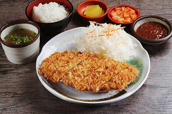 포토 JPG 스튜디오촬영 그릇 접시 음식 일본문화 밥 실내 요리 사람없음 샐러드 돈가스 깍두기 단무지 장국 일본음식 국내포토 동양문화 식기 외국문화 김치 내부 커틀릿 국 파일형식