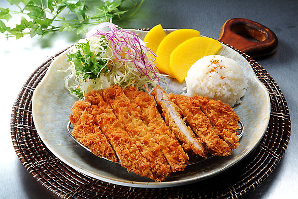 포토 JPG 스튜디오촬영 그릇 음식 잎 일본문화 밥 실내 요리 사람없음 샐러드 돈가스 받침대 단무지 로스까스 일본음식 국내포토 식물 동양문화 식기 외국문화 내부 커틀릿 파일형식