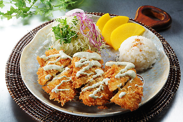 포토 JPG 스튜디오촬영 그릇 음식 잎 일본문화 밥 실내 요리 사람없음 샐러드 받침대 단무지 생선까스 일본음식 국내포토 식물 동양문화 식기 외국문화 내부 커틀릿 파일형식