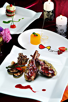 포토 JPG 스튜디오촬영 그릇 접시 꽃 음식 초 촛불 딸기 피망 실내 요리 사람없음 장식 아스파라거스 느타리버섯 양고기 양갈비 국내포토 식물 식기 채소 과일 육류 내부 버섯 파일형식