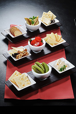 포토 JPG 스튜디오촬영 그릇 접시 음식 과일 방울토마토 치즈 바나나 실내 키위 사람없음 크래커 과자 견과류 사과 안주 올리브 호두 조각치즈 국내포토 식기 열매 조각 토마토 디저트 유제품 내부 쿠키 파일형식