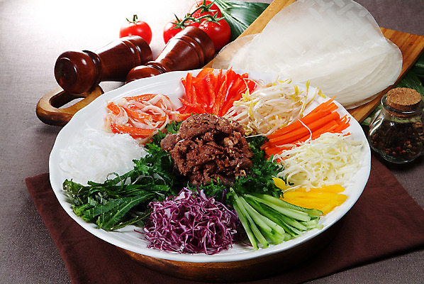 포토 JPG 스튜디오촬영 그릇 접시 음식 잎 토마토 채소 피망 오이 실내 육류 요리 사람없음 당근 받침대 양배추 쌈 단무지 깻잎 베트남문화 적채 동남아음식 라이스페이퍼 맛살 숙주 월남쌈 국내포토 식물 동양문화 식기 외국문화 식재료 뿌리채소 내부 베트남음식 파일형식