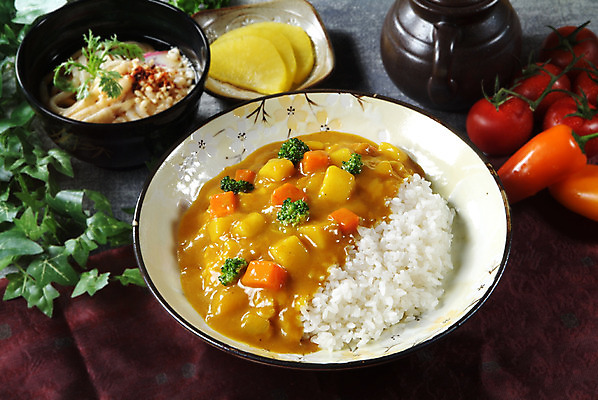 포토 JPG 스튜디오촬영 그릇 음식 잎 토마토 일본문화 밥 피망 실내 요리 사람없음 면류 면 덮밥 단무지 우동 카레라이스 카레덮밥 일본음식 국내포토 식물 동양문화 식기 외국문화 채소 내부 카레 파일형식