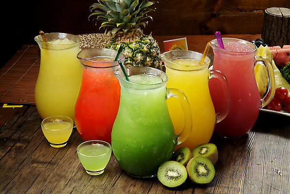 포토 JPG 스튜디오촬영 접시 음식 컬러 술잔 과일 방울토마토 수박 주류 실내 키위 사람없음 컬러풀 칵테일 파인애플 후르츠칵테일 국내포토 식기 음료 토마토 잔 내부 열대과일 파일형식