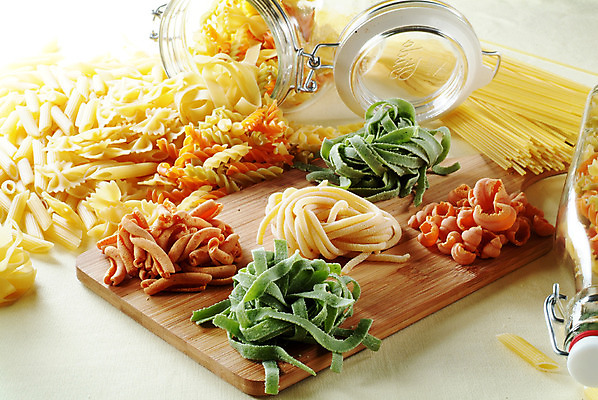 포토 JPG 스튜디오촬영 접시 다수 식재료 유리병 파스타 실내 스파게티 사람없음 다양 면류 면 병 로티니 파르팔레 펜네 국내포토 식기 음식 병_용기 서양음식 내부 파스타면 파일형식