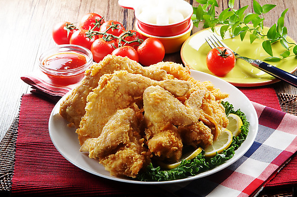 포토 JPG 스튜디오촬영 그릇 접시 음식 포크 토마토 실내 요리 사람없음 치킨 프라이드치킨 닭고기 케첩 천 레몬 받침대 안주 국내포토 식기 채소 과일 육류 내부 직물 소스_음식 닭고기요리 파일형식