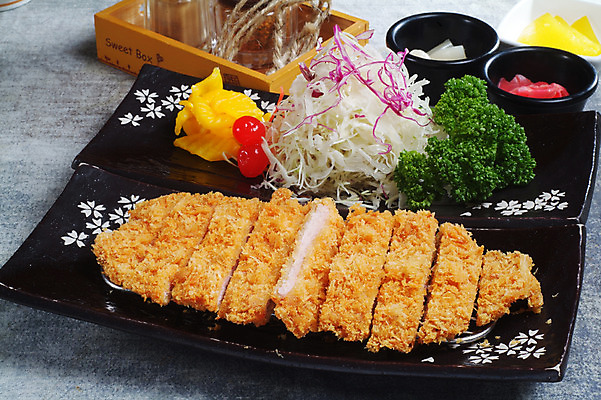 포토 JPG 스튜디오촬영 그릇 접시 음식 일본문화 실내 파슬리 요리 사람없음 샐러드 돈가스 단무지 히레돈가스 일본음식 국내포토 동양문화 식기 외국문화 채소 내부 커틀릿 파일형식