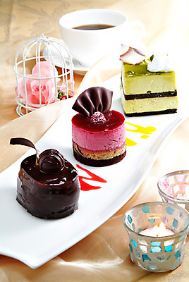 포토 JPG 스튜디오촬영 그릇 접시 꽃 커피 음료 음식 빵 초 촛불 디저트 잔 실내 요리 사람없음 장식 케이크 빵집 식탁보 조각케이크 커피잔 찻잔 제빵 무스케이크 미니케이크 국내포토 식물 식기 내부 제과제빵 상점 파일형식