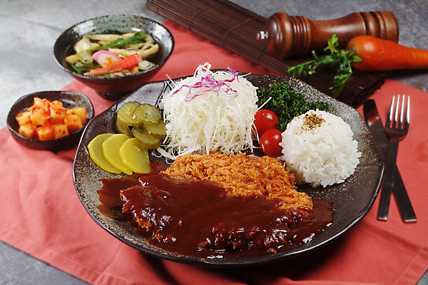 포토 JPG 스튜디오촬영 그릇 접시 음식 포크 방울토마토 밥 실내 파슬리 요리 사람없음 장식 샐러드 튀김 나이프 돈가스 깍두기 피클 단무지 우동 국내포토 식기 토마토 채소 김치 내부 면류 칼 커틀릿 절임 일본음식 파일형식