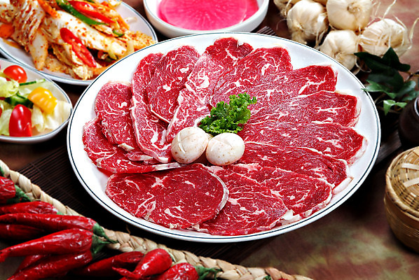 포토 JPG 스튜디오촬영 한국문화 그릇 접시 음식 고추 김치 실내 파슬리 마늘 생고기 육류 요리 사람없음 장식 샐러드 소고기 홍고추 양송이 꽃살 무쌈 국내포토 동양문화 식기 한식 채소 식재료 한국 내부 버섯 파일형식