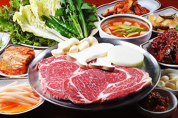 포토 JPG 스튜디오촬영 한국문화 그릇 음식 고추 양파 김치 실내 마늘 생고기 육류 요리 사람없음 소고기 상추 배추 쌈 배추김치 쌈장 풋고추 물김치 송이버섯 나박김치 등심 무채 양파장아찌 국내포토 동양문화 식기 한식 채소 식재료 한국 내부 버섯 양념 장아찌 파일형식