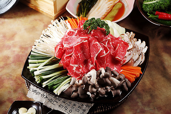 포토 JPG 스튜디오촬영 한국문화 그릇 한식 음식 고추 양파 김치 실내 파슬리 마늘 육류 요리 사람없음 당근 소고기 홍고추 팽이버섯 풋고추 파 표고버섯 느타리버섯 버섯불고기 국내포토 동양문화 식기 채소 식재료 뿌리채소 한국 내부 버섯 불고기 파일형식