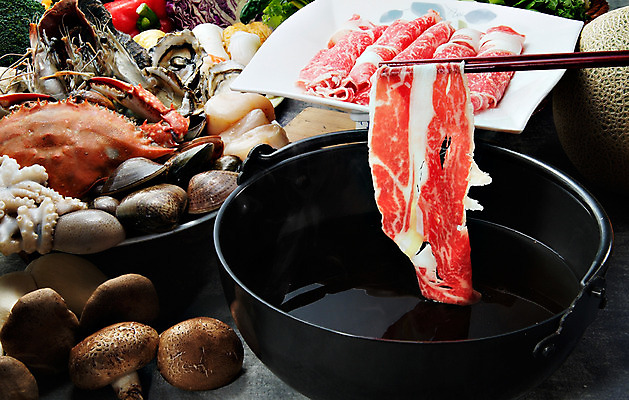 포토 JPG 스튜디오촬영 한국문화 그릇 과일 젓가락 조개 새우 실내 생고기 육류 요리 사람없음 소고기 꽃게 게 냄비 멜론 해산물 표고버섯 낙지 송이버섯 샤브샤브 등심 해물샤브샤브 국내포토 동양문화 식기 음식 식재료 어패류 연체동물 한국 수저 갑각류 내부 수중동물 버섯 솥 파일형식