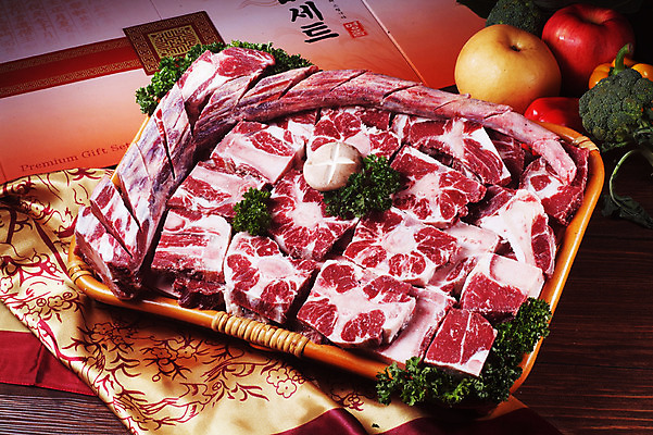 포토 JPG 스튜디오촬영 한국문화 과일 피망 실내 파슬리 생고기 육류 요리 사람없음 세트 버섯 소고기 보자기 배 사과 천 우족 국내포토 동양문화 채소 식재료 한국 내부 직물 파일형식 천_직물