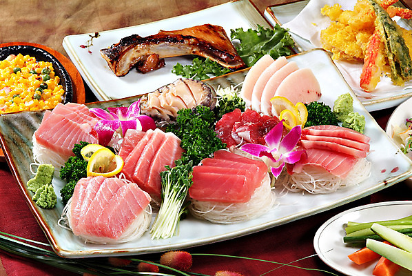 포토 JPG 스튜디오촬영 그릇 꽃 음식 일본문화 오이 실내 요리 사람없음 장식 당근 생선회 회 튀김 고추냉이 해산물 무순 전복 모듬회 콘샐러드 일본음식 국내포토 식물 동양문화 식기 외국문화 채소 어패류 뿌리채소 내부 샐러드 양념 새싹채소 파일형식