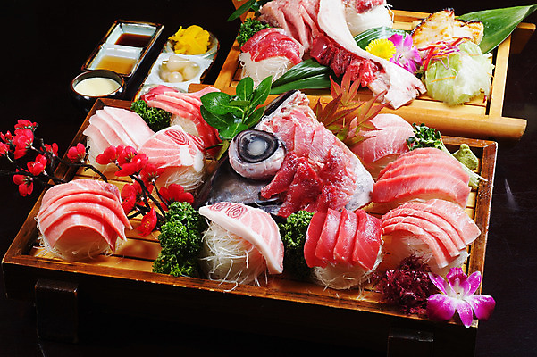 포토 JPG 스튜디오촬영 그릇 꽃 음식 잎 일본문화 실내 요리 사람없음 장식 생선회 회 단무지 락교 모듬회 참치회 일본음식 국내포토 식물 동양문화 식기 외국문화 내부 염교 파일형식