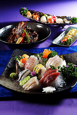 포토 JPG 스튜디오촬영 그릇 접시 음식 다수 일본문화 실내 요리 사람없음 초밥 다양 생선회 회 도미머리조림 모듬회 일본음식 국내포토 동양문화 식기 외국문화 내부 조림 파일형식