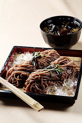 포토 JPG 스튜디오촬영 그릇 음식 일본문화 젓가락 실내 요리 사람없음 면류 면 메밀국수 메밀 일본음식 국내포토 동양문화 식기 외국문화 식재료 수저 내부 파일형식