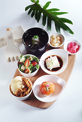 포토 JPG 스튜디오촬영 그릇 접시 음식 잎 일본문화 실내 요리 사람없음 과자 샐러드 메밀국수 받침대 연어 락교 감자칩 연두부 일본음식 브레첼 국내포토 식물 동양문화 식기 외국문화 디저트 어류 내부 면류 칩_음식 두부 염교 파일형식