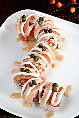 포토 JPG 스튜디오촬영 그릇 접시 음식 일본문화 실내 요리 사람없음 롤 연어 롤스시 일본음식 국내포토 동양문화 식기 외국문화 어류 내부 초밥 파일형식