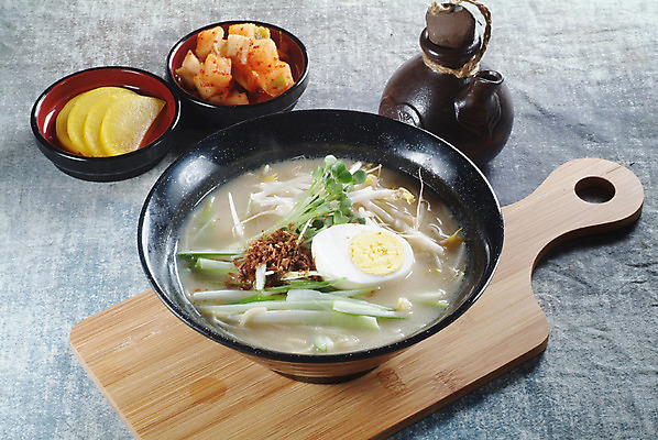 포토 JPG 스튜디오촬영 그릇 음식 일본문화 김치 실내 요리 사람없음 계란 라멘 면류 면 받침대 단무지 파 숙주 일본음식 국내포토 동양문화 식기 한식 외국문화 채소 내부 알 파일형식