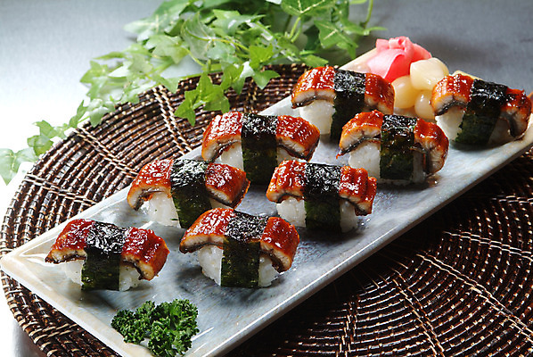 포토 JPG 스튜디오촬영 그릇 음식 잎 일본문화 실내 파슬리 요리 사람없음 초밥 장어 받침대 락교 장어초밥 일본음식 국내포토 식물 동양문화 식기 외국문화 채소 어류 내부 염교 파일형식