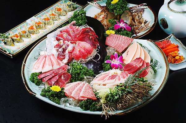 포토 JPG 스튜디오촬영 그릇 꽃 음식 일본문화 실내 요리 사람없음 장식 생선회 회 롤 롤스시 모듬회 참치회 일본음식 국내포토 식물 동양문화 식기 외국문화 내부 초밥 파일형식